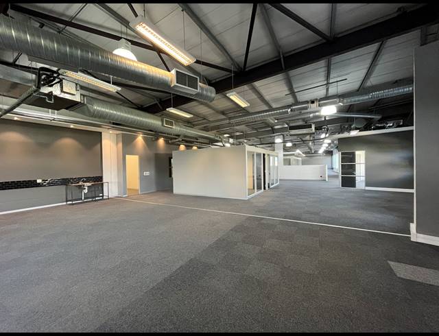 3,000M² OFFICE TO LET IN PAARDEN EILAND
